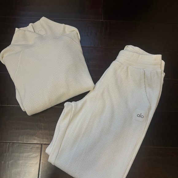 ALO Yoga Pants - ALO Yoga Waffle Weekend Set